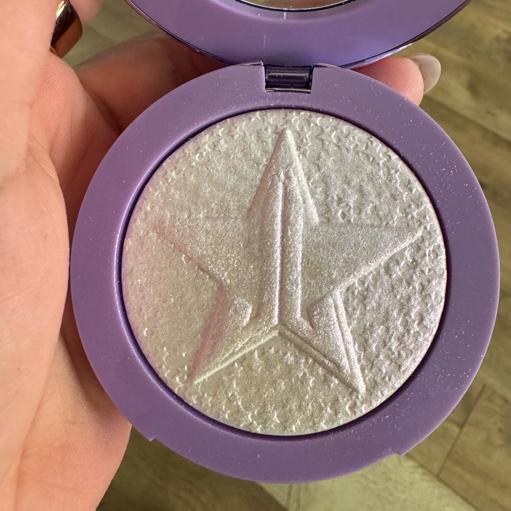 Jeffree Star White Highlighter Radiant Glow